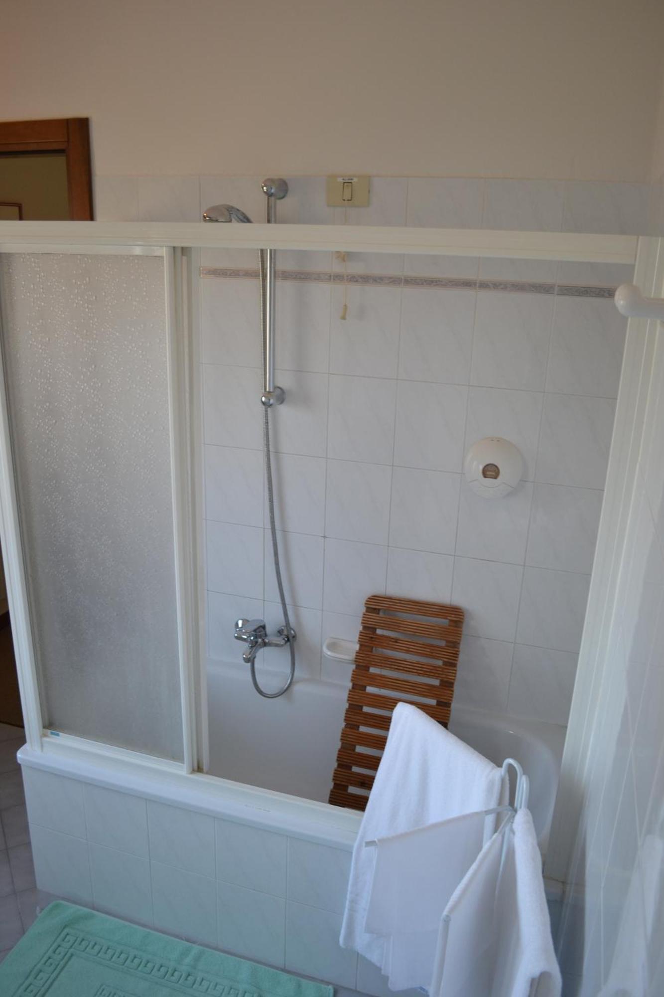 Albergo Elena Pianoro Oda fotoğraf