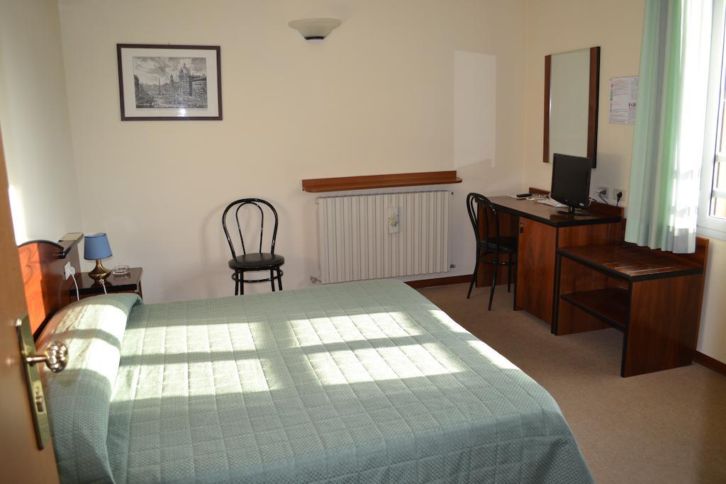 Albergo Elena Pianoro Oda fotoğraf